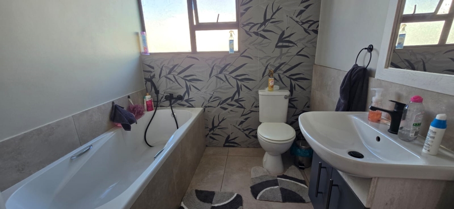 4 Bedroom Property for Sale in Flamwood North West
